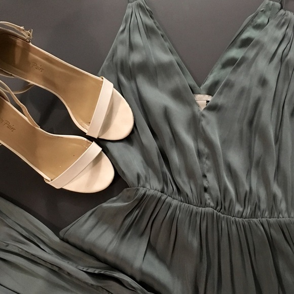 H&M Dresses & Skirts - H&M Elegant, Silky Maxi dress.